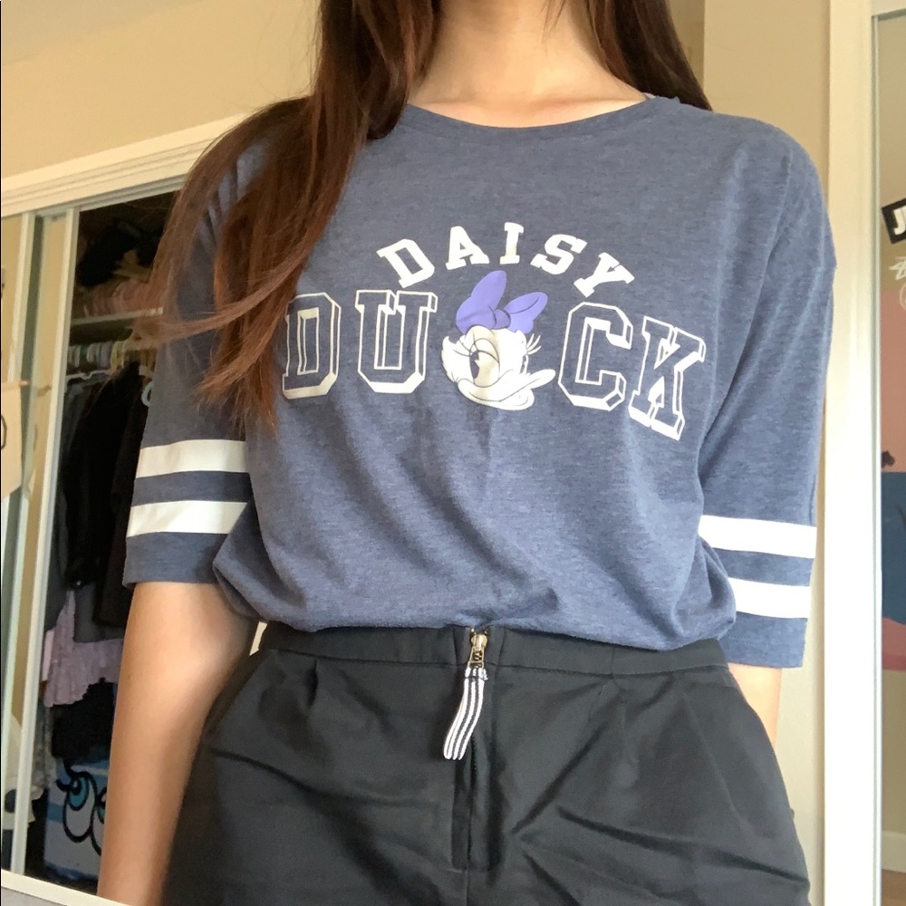 Daisy graphic tee